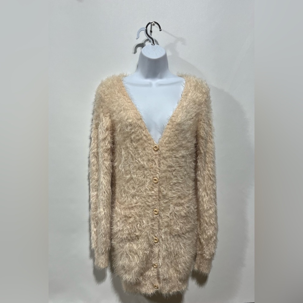 36 Point 5‎ Cream Fuzzy Super Soft Cardigan Size Large